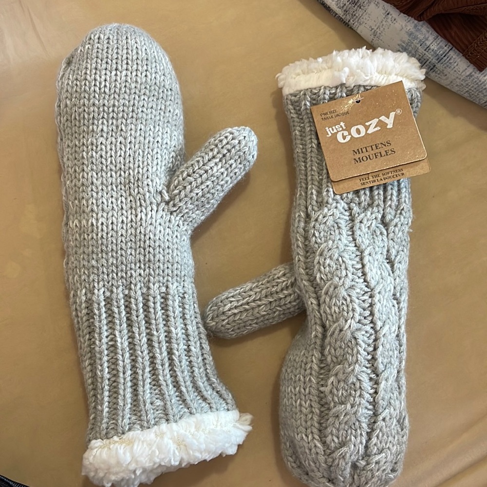 JustCozy mittens